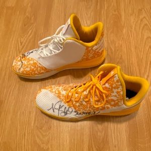 Adidas Men Basketball Shoe🎄